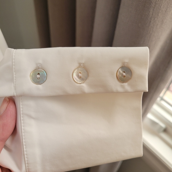 Beautiful Button Down Shirt Size Medium - Picture 6 of 15